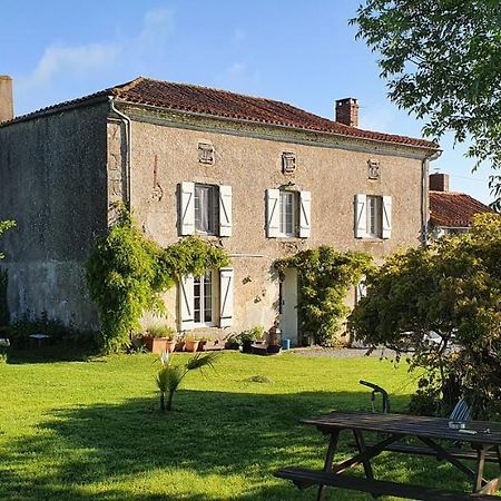 Bed and Breakfast Wisteria House Chanteloup  Экстерьер фото